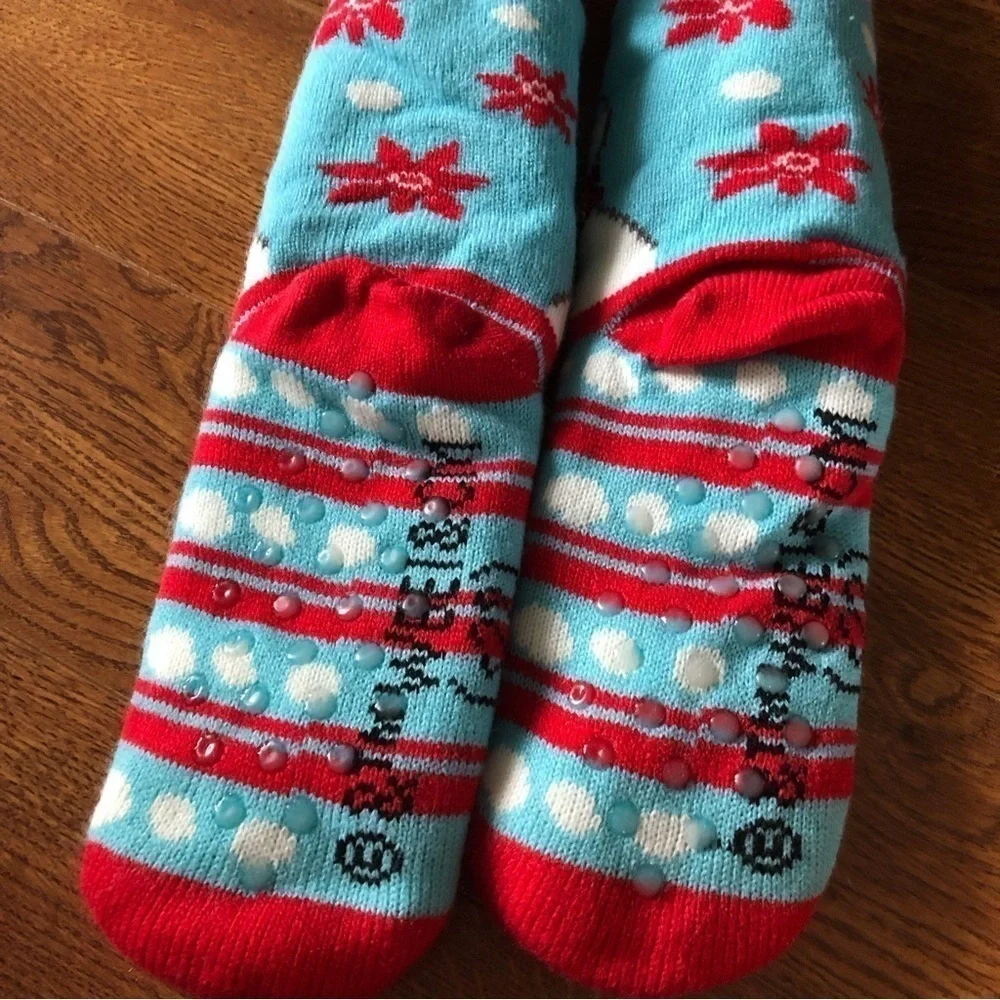 NWOT Frosty the Snowman fluffy sherpa lined socks with non- slip bottoms